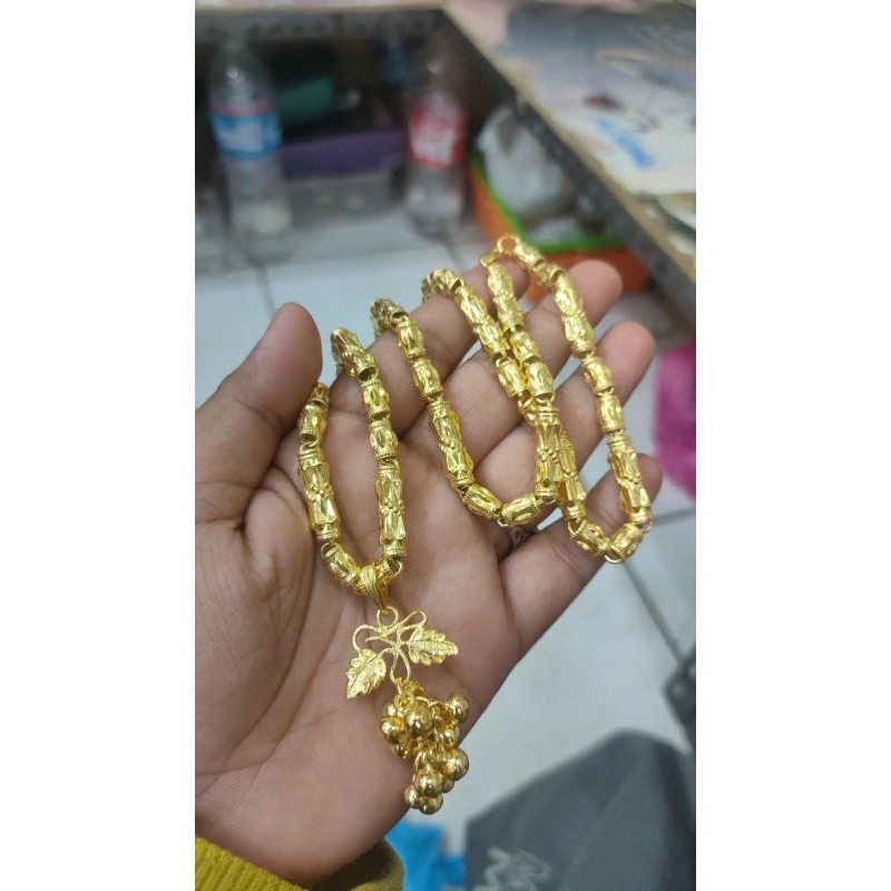 kalung Bambu dan liontin anggur replika emas