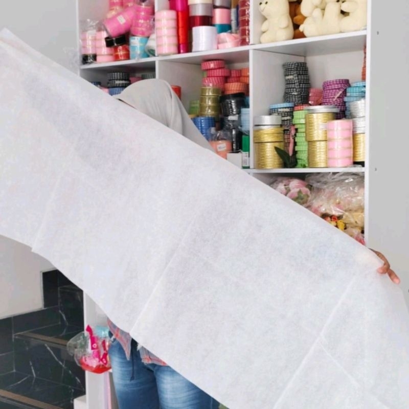 

Spunbond Pengganti Kertas Tissue Buket tebal 40gsm 160x50cm / Kertas Tissu Hampers Flower Wrapping untuk Bucket