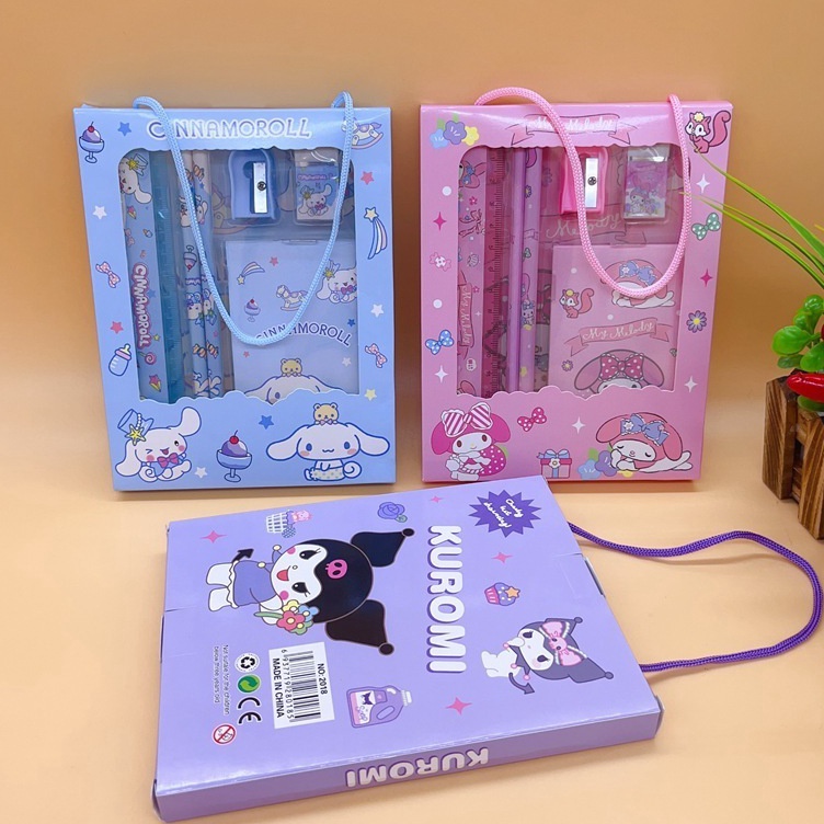 

Dijamin Original PENSIL SET SANRIO KUROMI CHINAMOROL MELODY SET ALAT TULIS 6 IN 1 MOTIF SANRIO ATK Set Kuromi and Friends Alat Tulis Lengkap Anak Pensil serutan penghapus penggaris