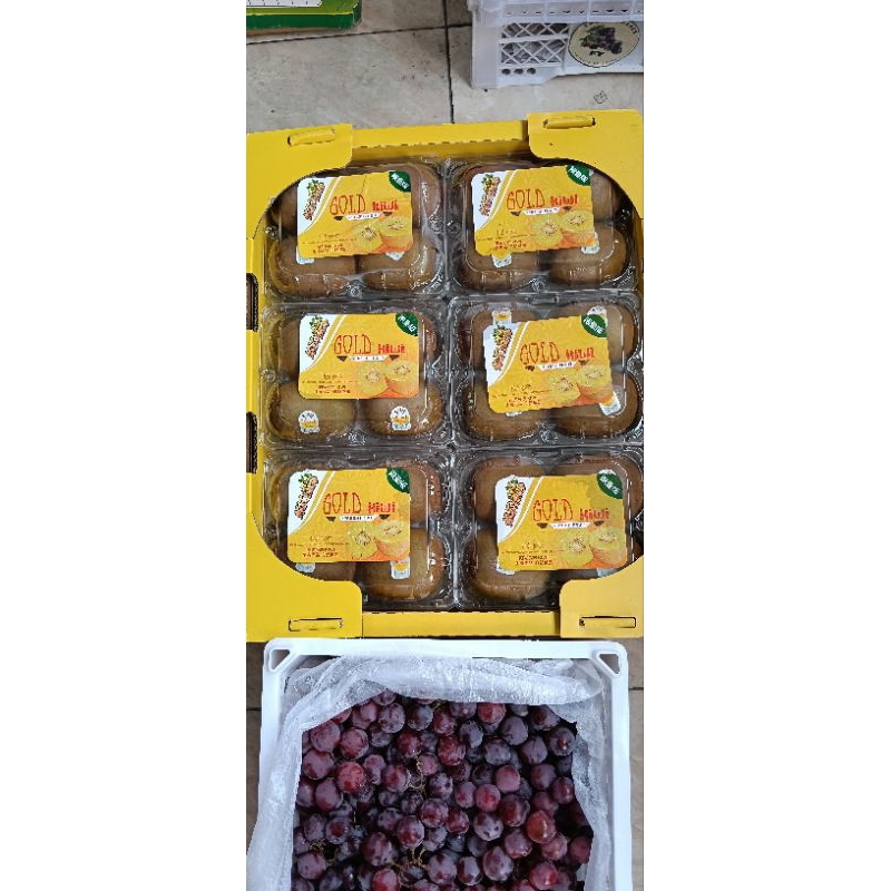 

Kiwi Gold Fresh Fruit