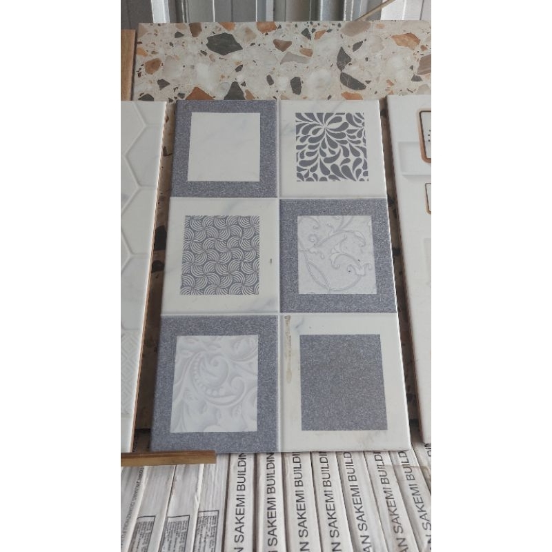 Keramik mandi kamar mandi 25x40  putih corqk paris