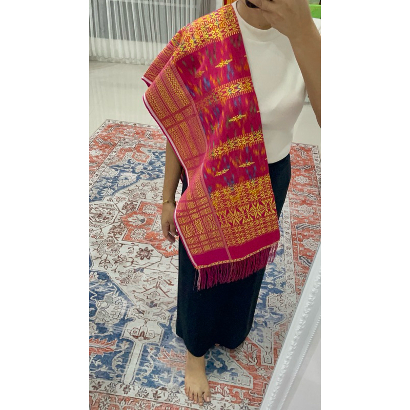 Uis Nipes Karo Bahan sutra