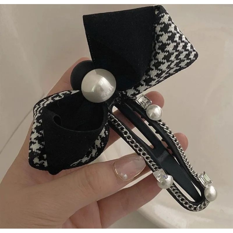 Jepitan pita hitam putih