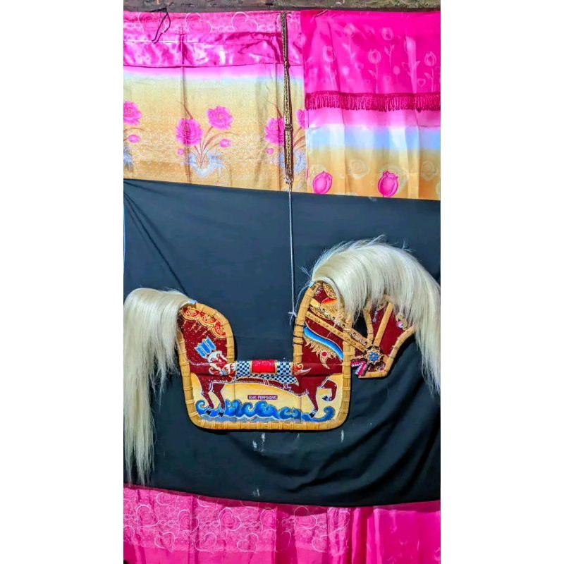 RAMBUT JARAN SINTETIS BAGIAN DEPAN SURI