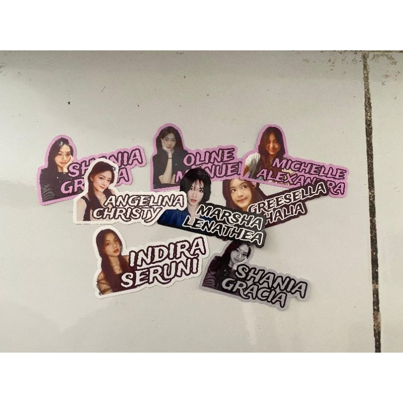 

STIKER JKT48 BAHAN GLOSSY