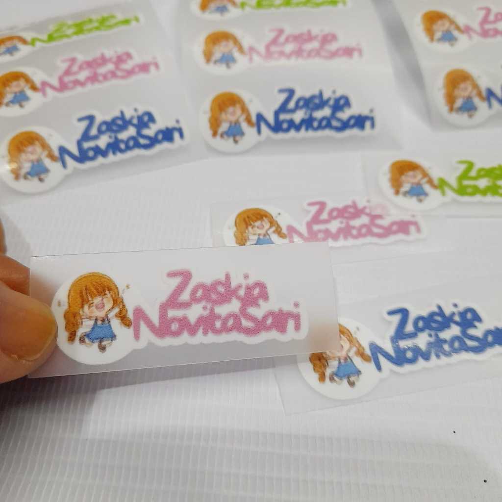 

STIKER BAJU KAIN NAMA ANAK SETRIKA IRON PATCH CUSTOM uk 1,2 x 6 cm