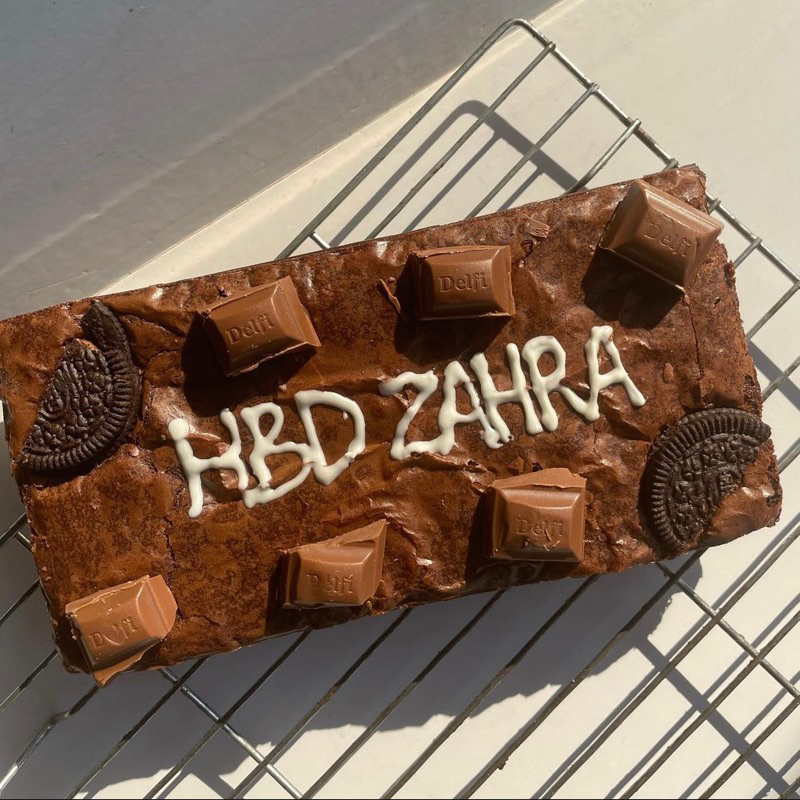 

BIRTHDAY BROWNIES SIMPLE TOPPING COKELAT