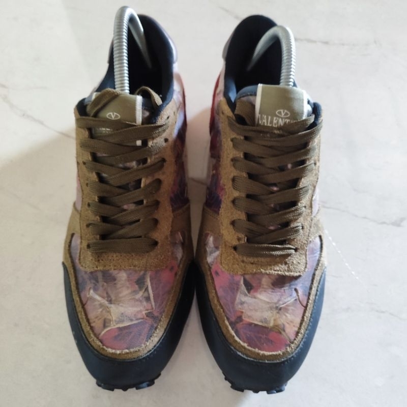 SEPATU VALENTINO