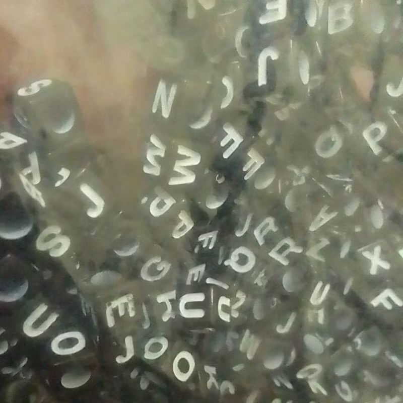 MANIK HURUF KOTAK HITAM A-Z 1 PON