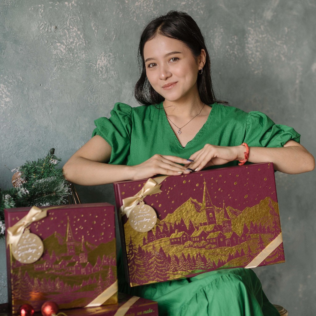 

(READY STOCK) Hampers Box Natal dan Tahun Baru / Christmas New Year Gift / Parcel Natal Tahun Baru