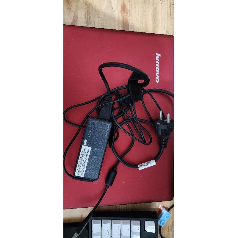 -- S O L D -- laptop second bekas preloved lenovo g40 i5 AMD RADEON merah