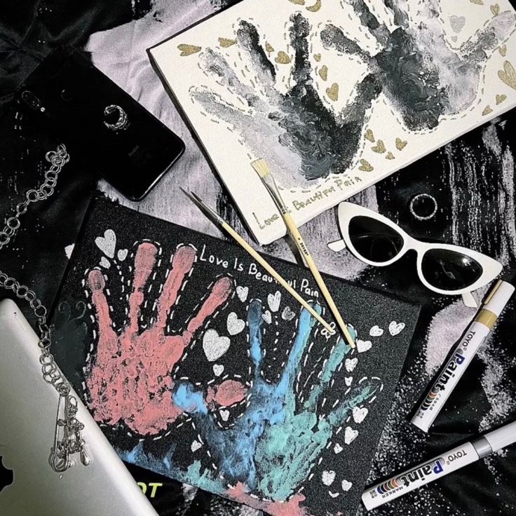 

Grosir Heboh DIY Handprint Painting KIT Cap 2 Tangan Kanvas Lukis Uk 2x3 Paket 2 Kanvas Hitam Kanvas Putih Termasuk Easel Tripod Kuas Spidol
