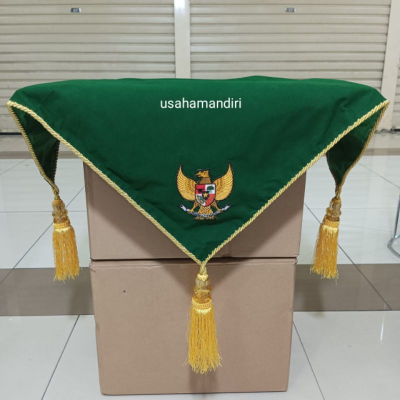 Taplak/Alas Baki Petugas Upacara Bendera