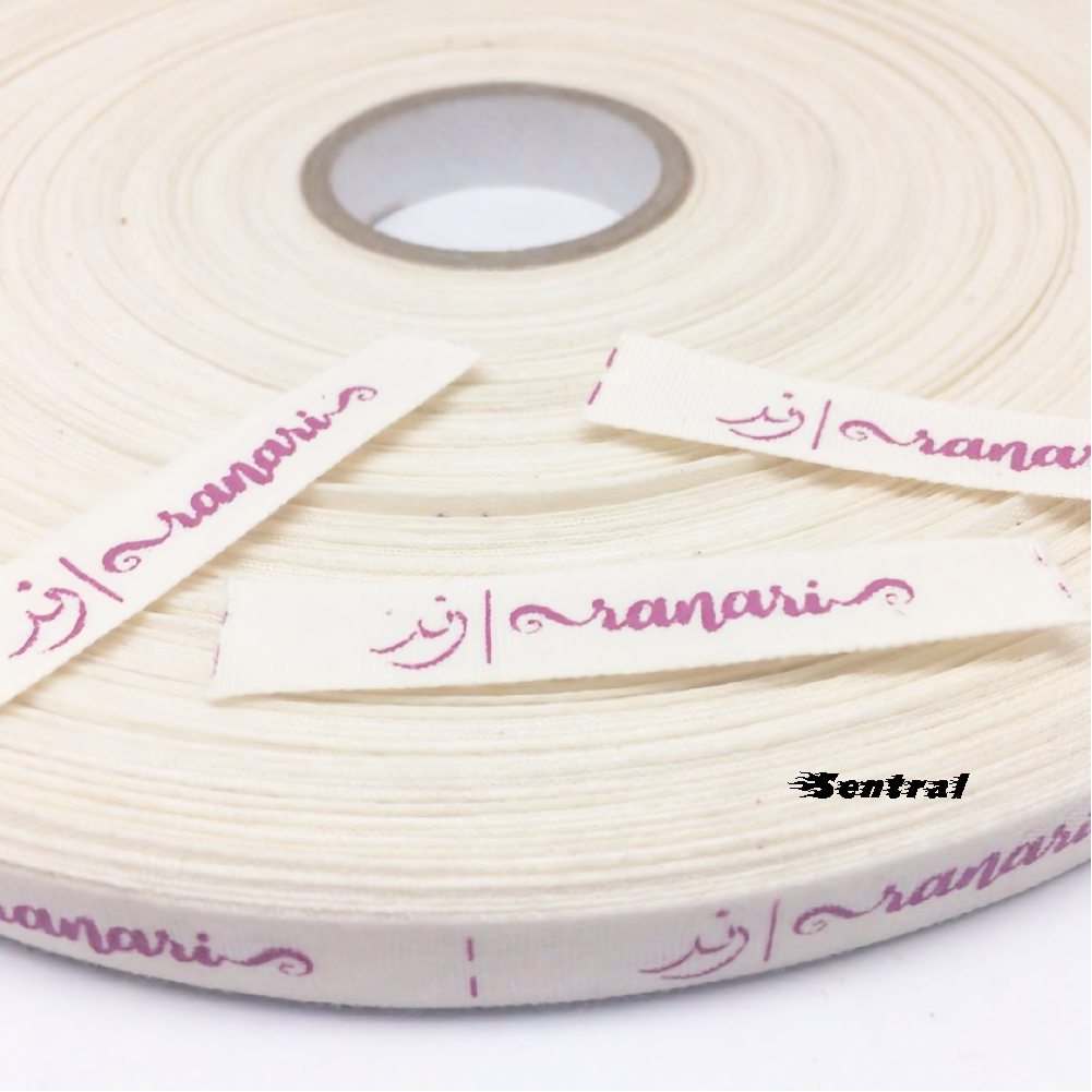 

Sentraljaya Label Baju Hijab Woven Damask Subtitute 2,5 cm