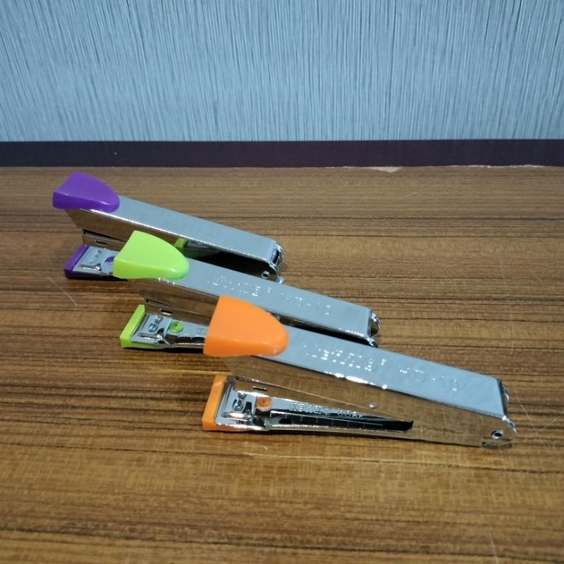 

Stapler/Staples merk Kenko No.10 Warna Acak (per 1 pcs) (Alat saja, tanpa isi staples)