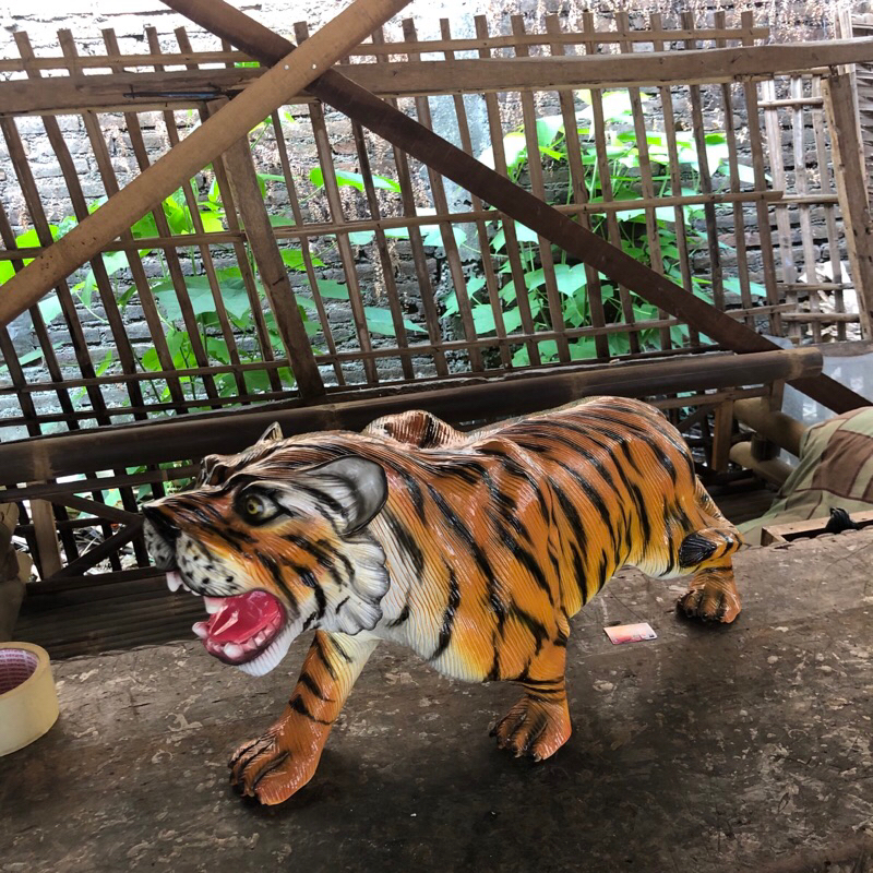 Patung macan loreng