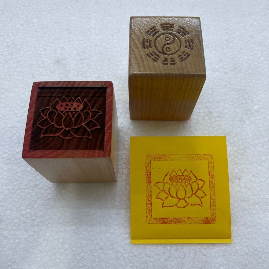 

stempel hu gambar bunga teratai ukir kayu