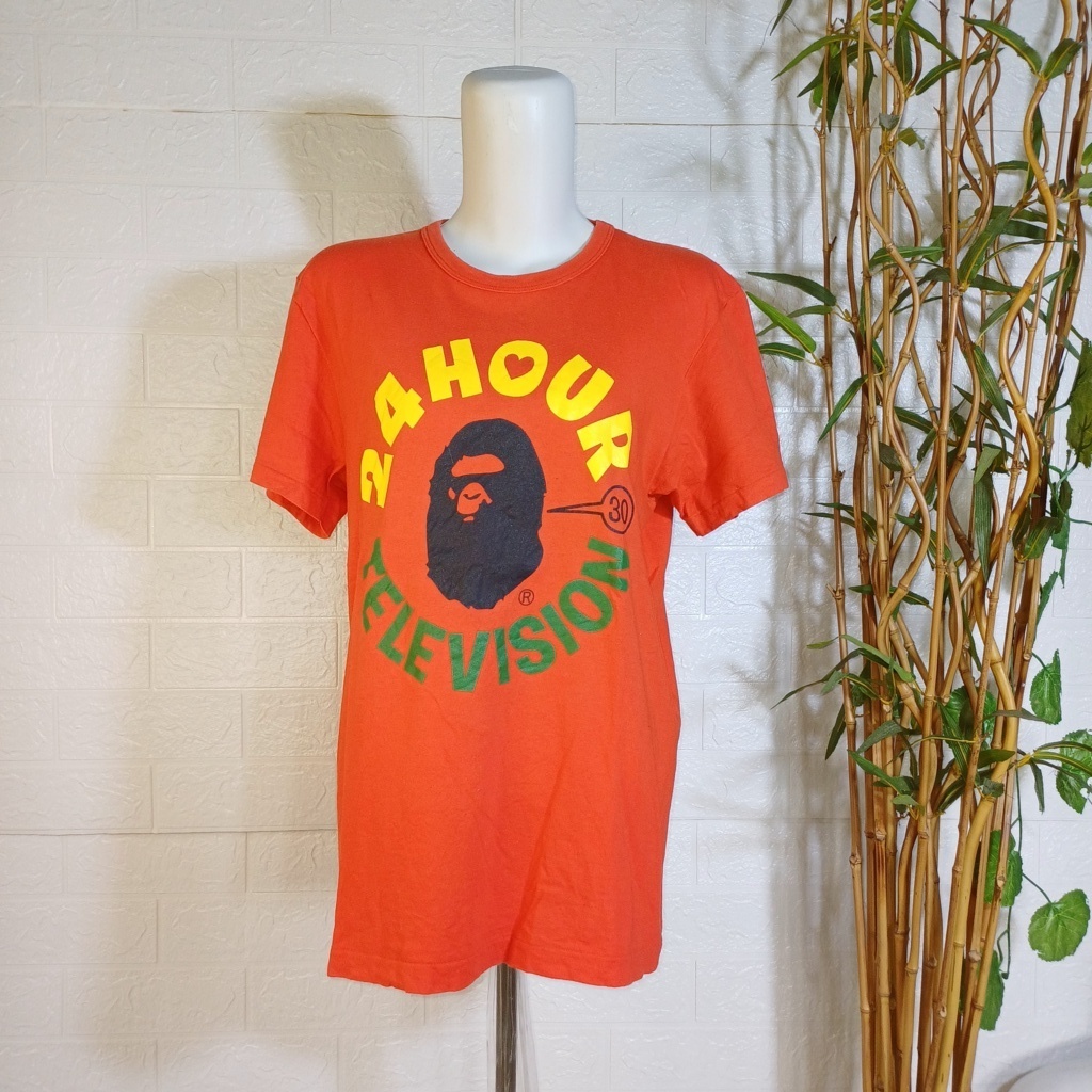KAOS BAPE 24 HOURS TELEVISION , SIZE M (SECOND BRANDED) ORANGE PEKAT, TS0473