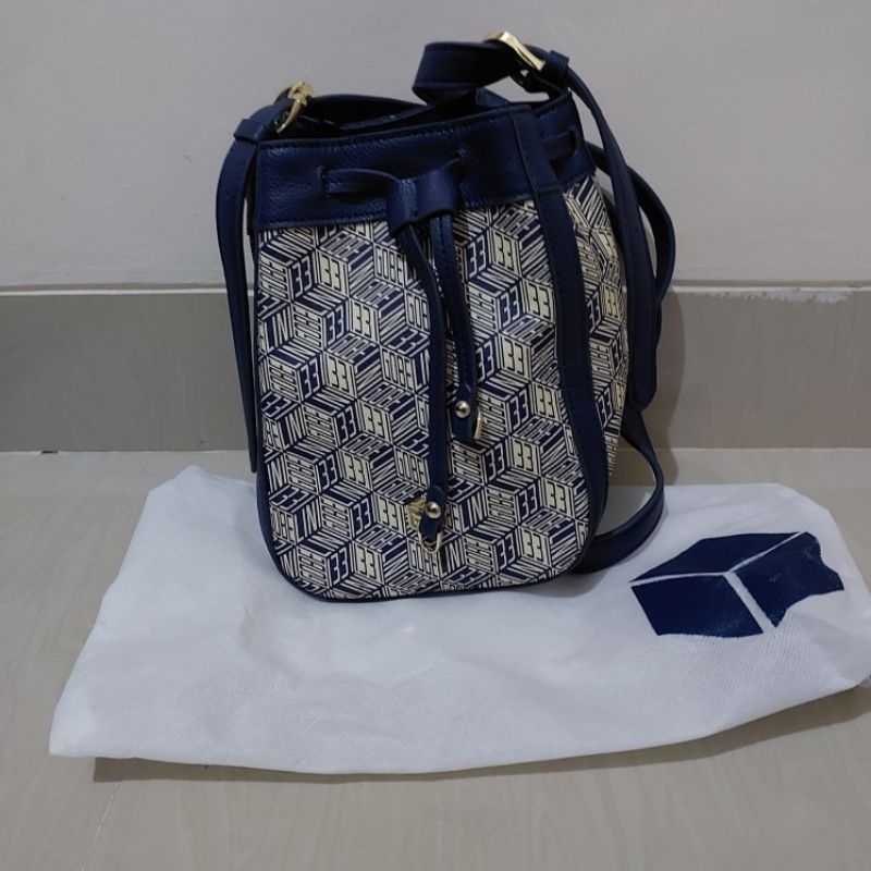 Tas Serut Gobelini Slingbag Navy Original Preloved