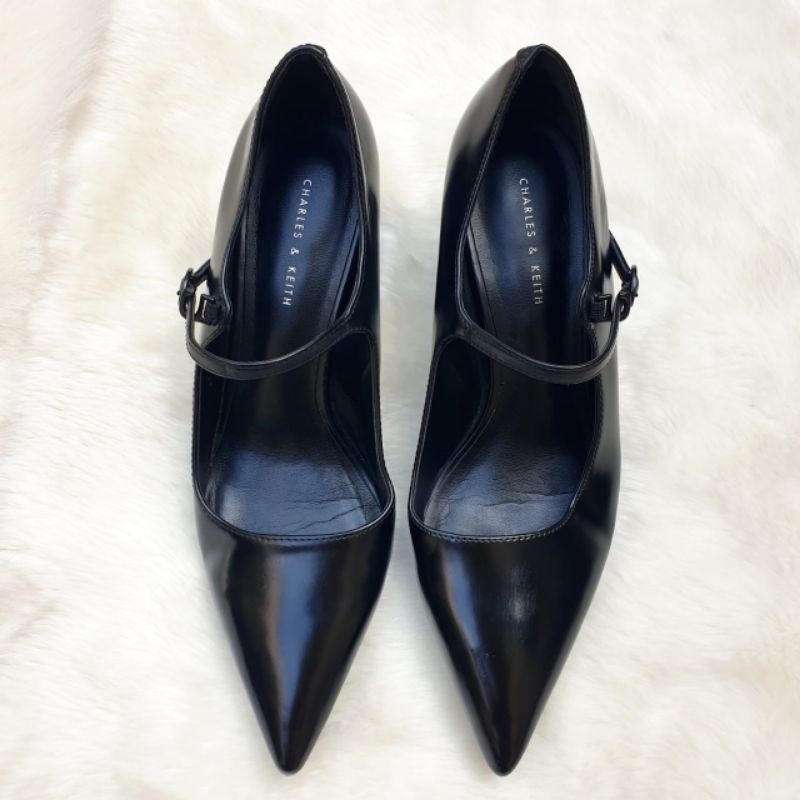Sepatu High Heels Charles & Keith Size 38 Hitam Kulit Asli