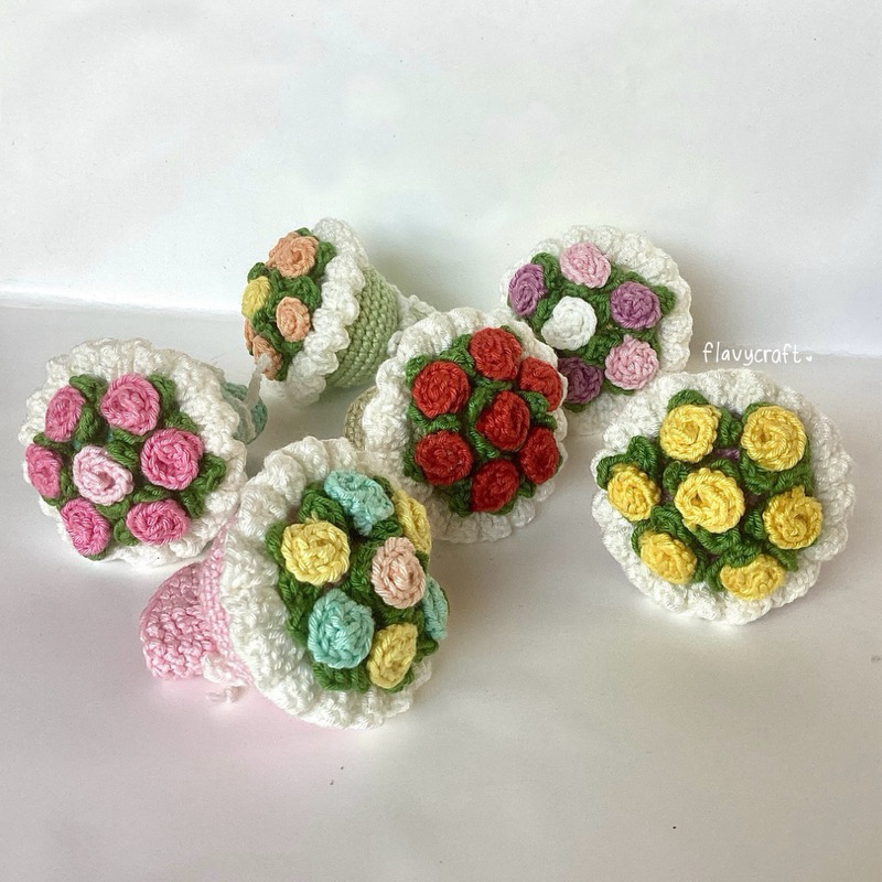 [READY] Mini Rose Bouquet Keychain - Gantungan Buket Bunga - Miniatur Buket Bunga - Crochet Flower B