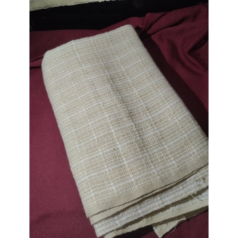 Kain tenun serbaguna, alas sofa tenun