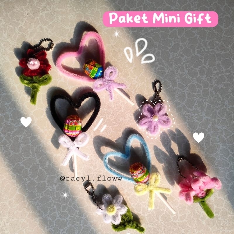 

PAKET MINI GIFT / MINI GIFT PERMEN CHUPA CHUPS KEYCHAIN / MINI GIFT LUCU / PAKET HADIAH / GANTUNGAN KUNCI KAWAT BULU