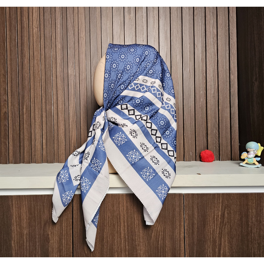 HIJAB SEGI EMPAT VOAL MOTIF JY DENIM
