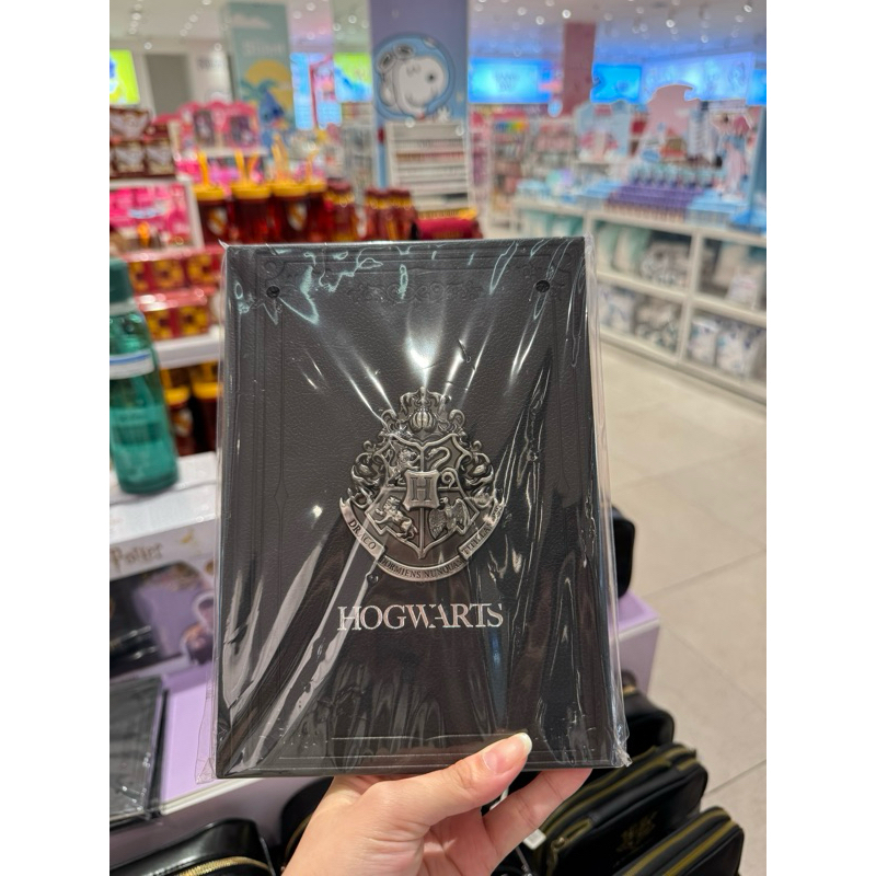 

READY STOCK! MINISO X HARRY POTTER A5 PU EMBOSSMENT EMMBOSED HARDCOVER HARD HOGWARTS BLACK COVER BOOK BUKU TULIS 96 SHEETS