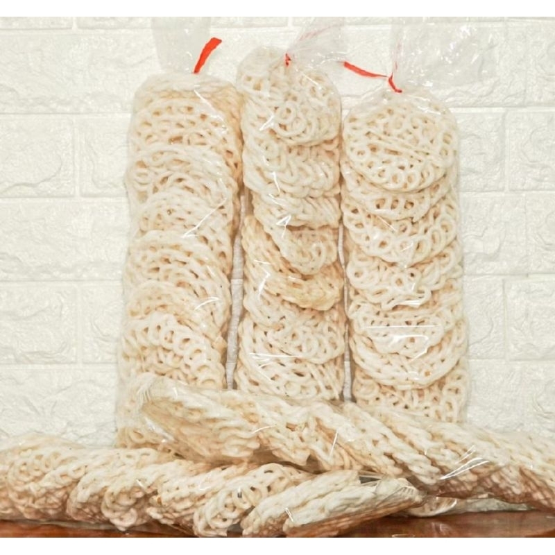 

Kerupuk bawang dan ikan kemplang