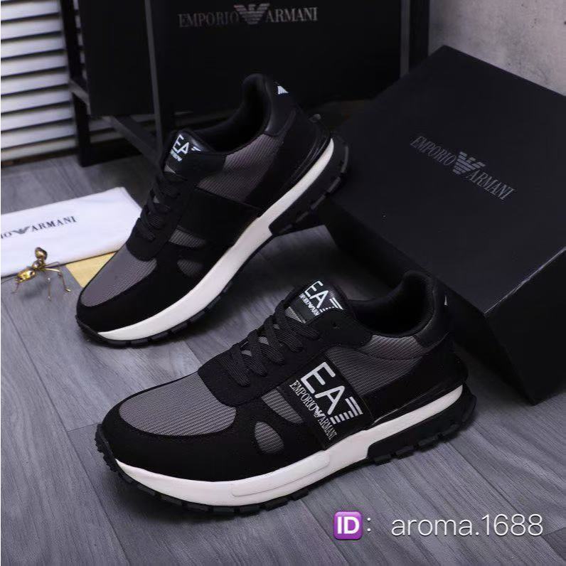 Sepatu olahraga baru Armani untuk pria