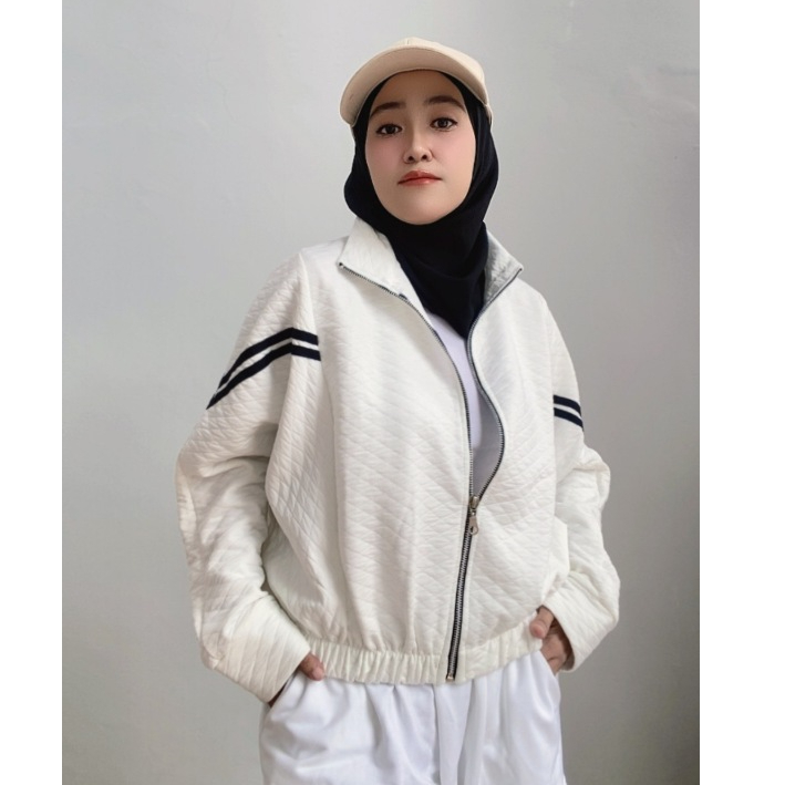 Lena Jaket Jaket Olahraga Wanita Breathable Outdoor Cepat Kering