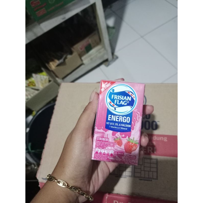 

1 KARTON SUSU FRISIAN FLAG ENERGO RASA STAWBERRY, COKLAT