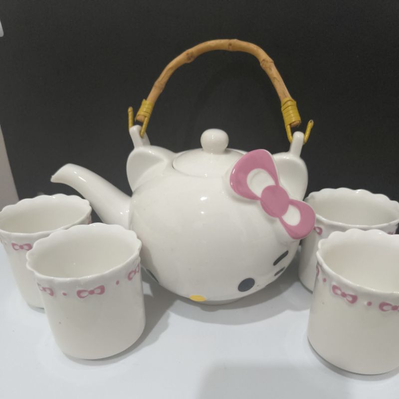 Tea pot set 4 cangkir hello kitty ori