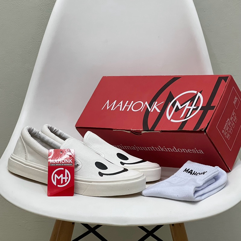 Mahonk Sneakers - Sepatu Slipon Smile Casual Pria Wanita Original Lokal Brand