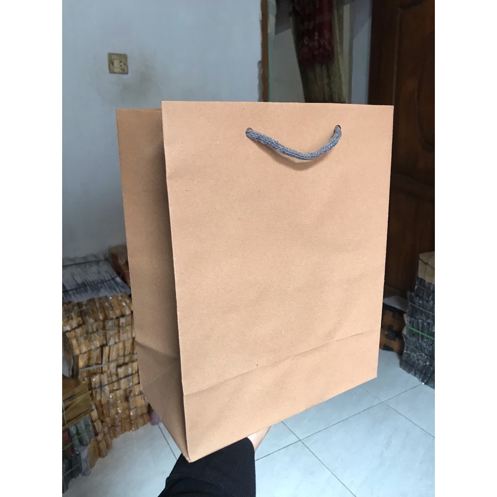 

TAS KERTAS COKLAT POLOS UKURAN 20cm X 25cm X 11cm