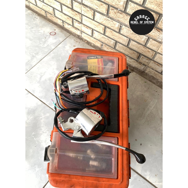 HOLDER CB100 GAS DALAM MOTOR KLASIK