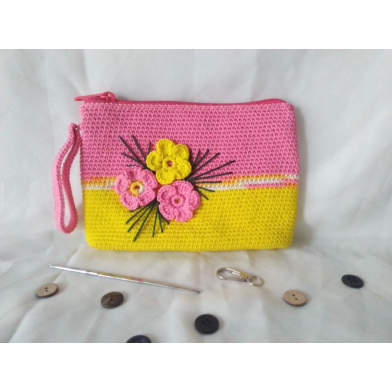 (READY) Dompet Rajut Muat HP Motif Bunga