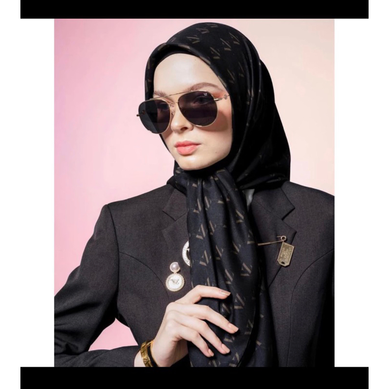 preloved monogram vivi zubedi black