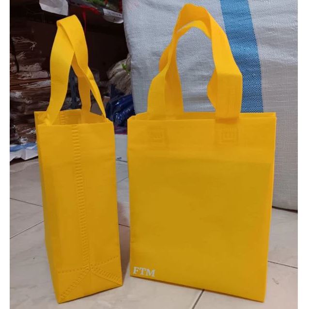 

(KODI 20PCS) Tas Spunbond HBPA Polos Tali Box Lipat Bawah Samping/ Tas Jinjing Tali Uk. 20x30/25x9cm
