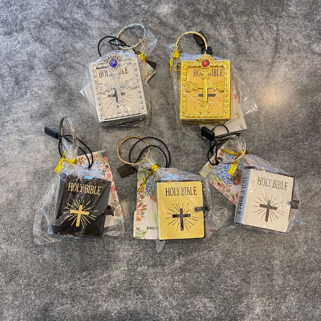 Daun Bukit - Gantungan Kunci Holy Bible - Aksesoris
