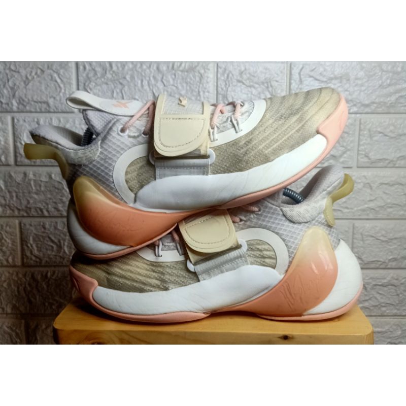 Sepatu Basket Anta KT 3 Splash