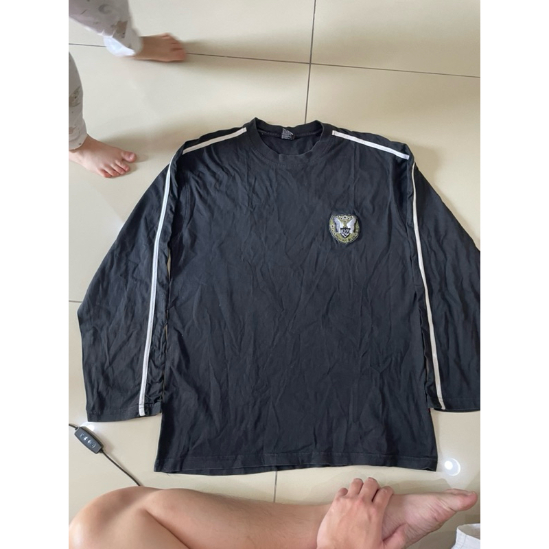 Kaos Lengan Panjang Hitam Moving Blue