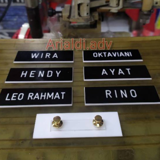

HJ6 Papan nama dada grafir PDH TNIPOLRI PAKU JAMBU