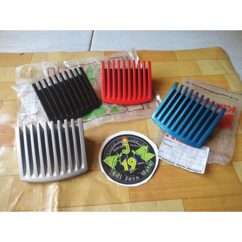 Cover Sirip Atas Spakbor Depan Kawasaki Kaze R Original