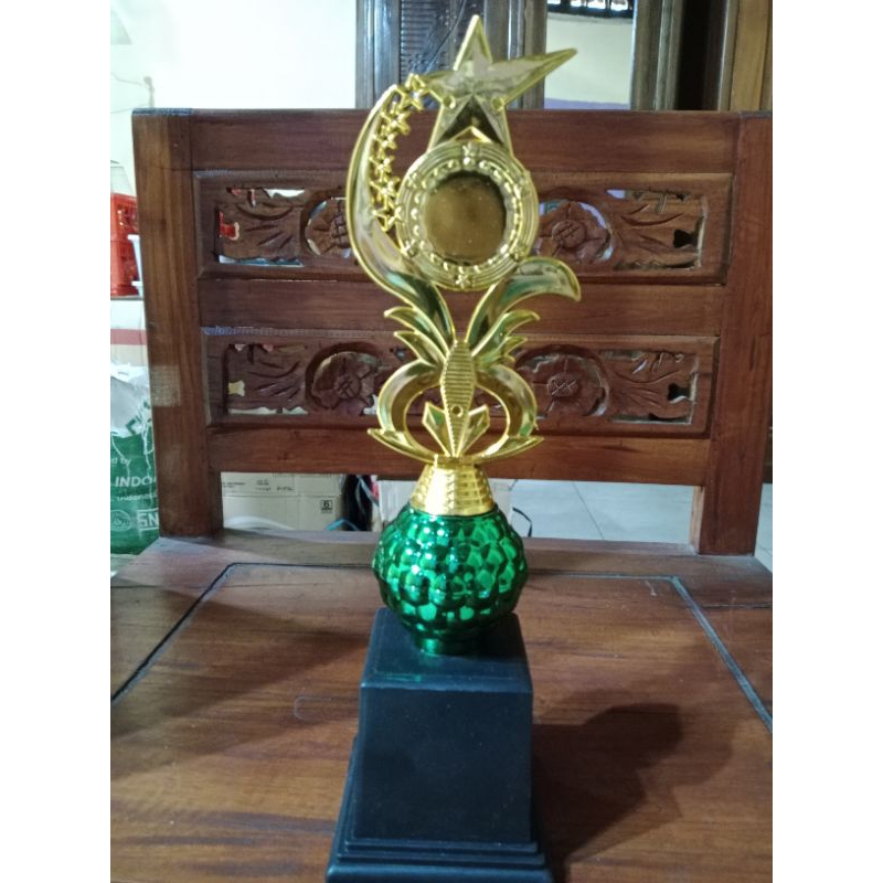 piala lomba sekolah, piala kejuaraan, piala Emas sekolah, piala wisuda