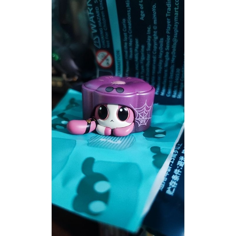 Kafka ruan mei cat cake mini figure