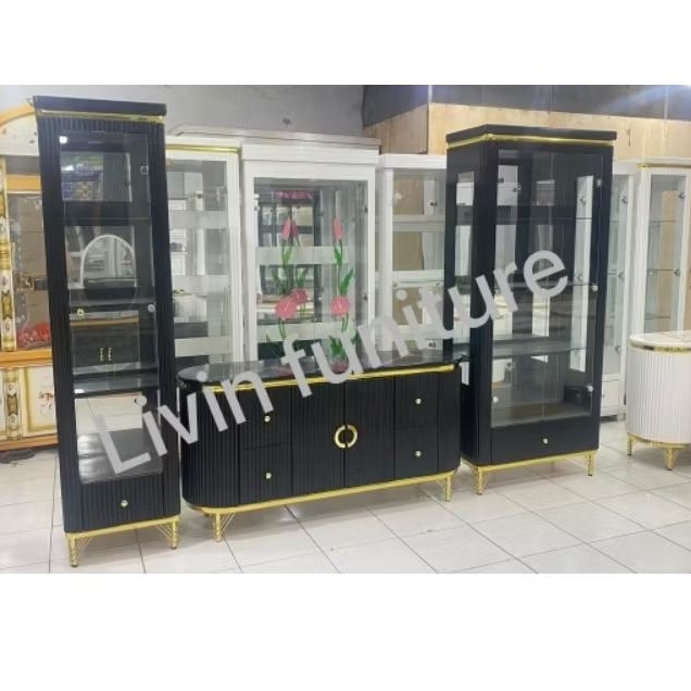 lemari pajangan kristal