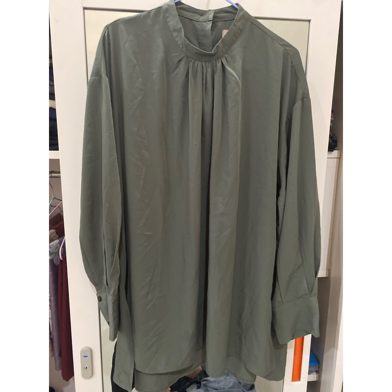 PRELOVED KAMI IDEA KAMI. KAMIIDEA XL kemeja blouse baju wanita kaki basic theia top kale