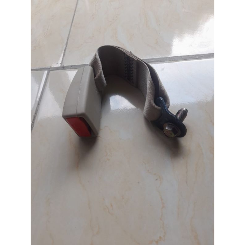 RB safety belt UNIVERSAL/colokan safety belt sabuk pengaman jok tengah belakang agya ayla avanza